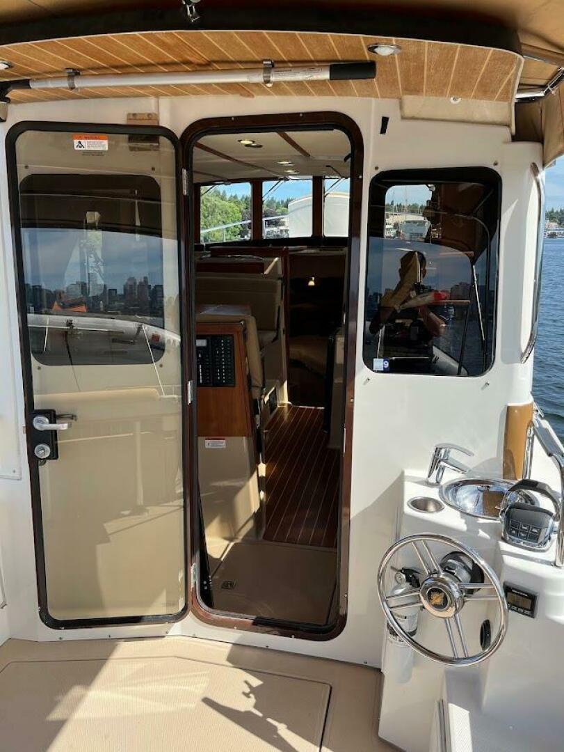 2013 Ranger Tugs R-31 CB - Image 28