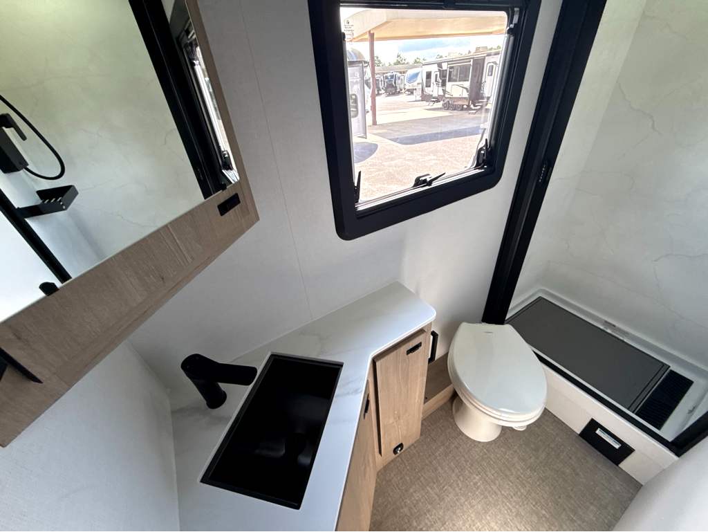 2027 Grand Design Lineage Series M 25FW - Image 28