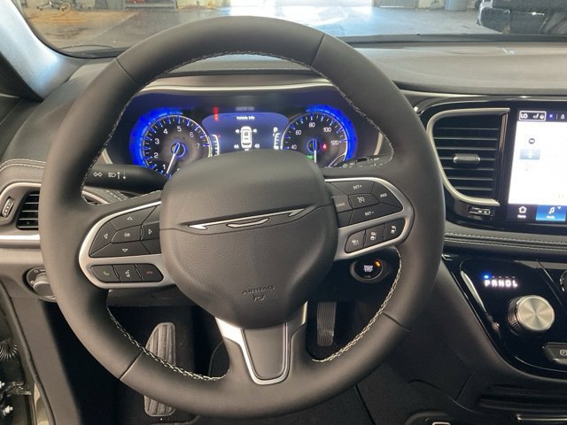 2027 Chrysler Pacifica Select AWD - Image 14