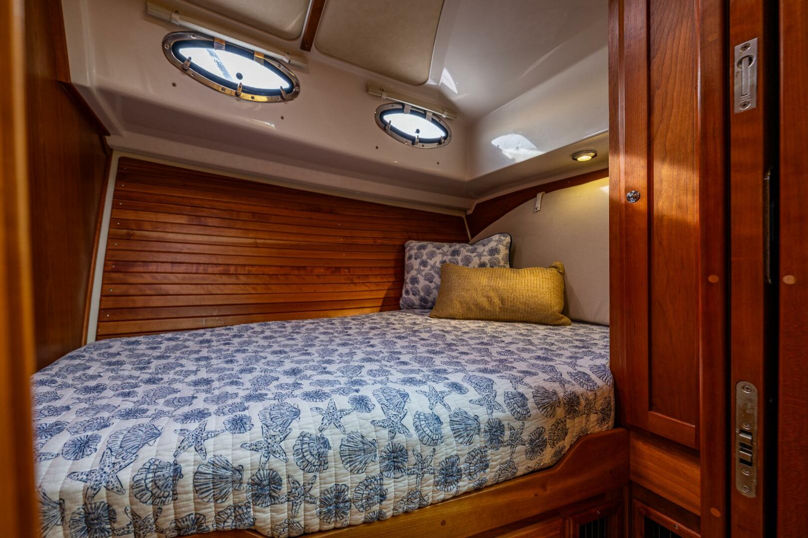 2010 Back Cove 37 - Image 46