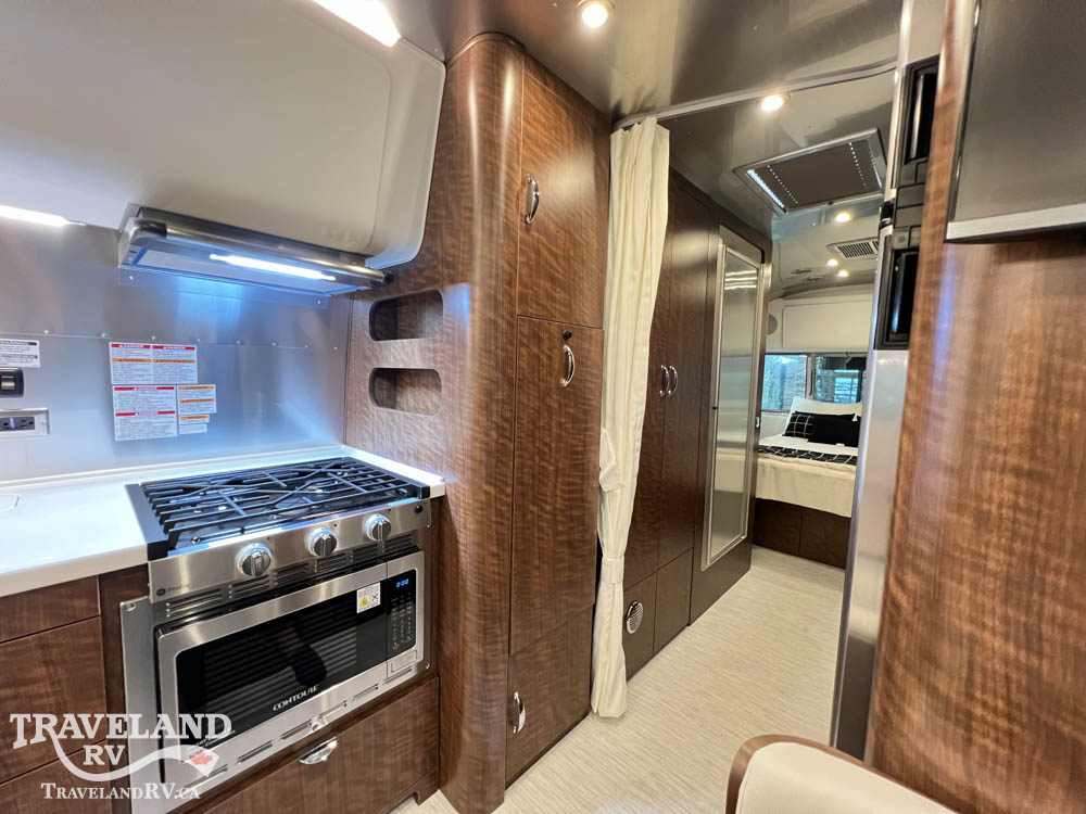 2026 AIRSTREAM 30RBQ GLOBETROTTER - Image 23