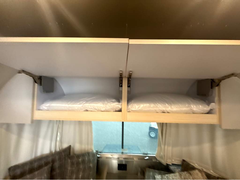 2026 AIRSTREAM FLYING CLOUD 23FBT - Image 24