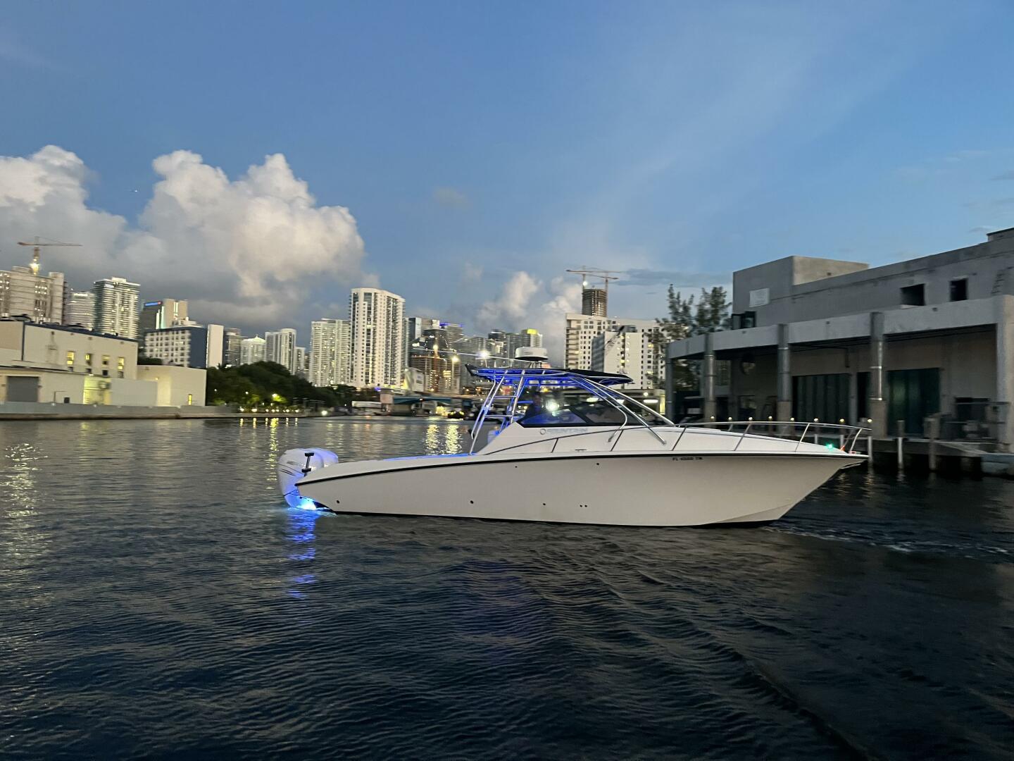 2007 Fountain 33 Sportfish Cruiser - Image 12