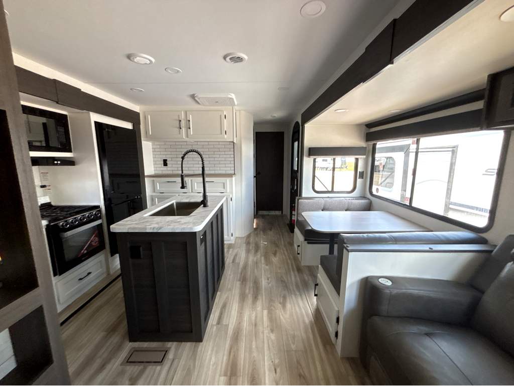 2026 VENTURE RV SPORTTREK 327VIK - Image 22