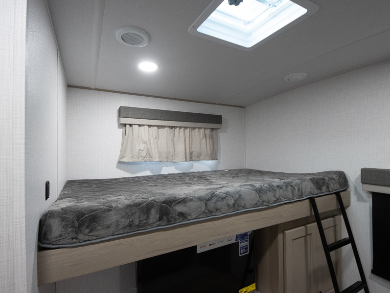 2025 Forest River Rockwood Signature Ultra Lite 8336BH - Image 23
