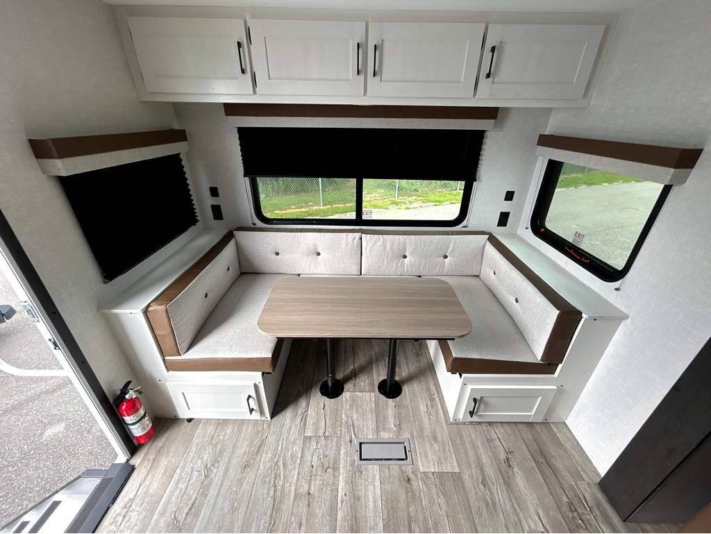 2026 VENTURE RV SIENNA 241VRD - Image 32