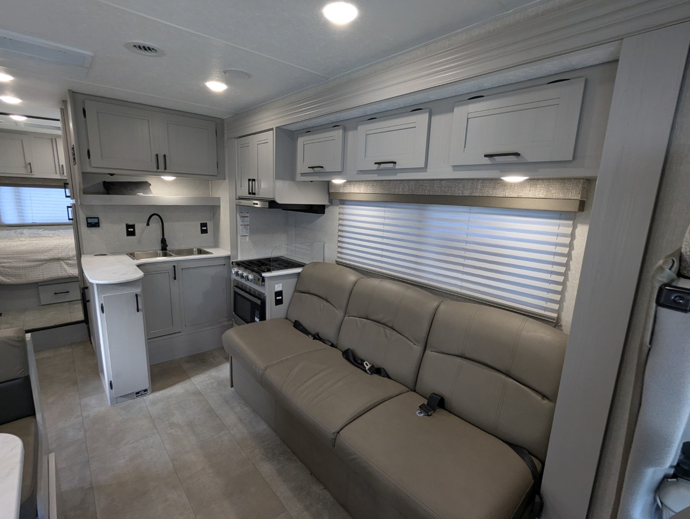 2025 Coachmen Leprechaun 260QB - Ford E-450 - Image 9