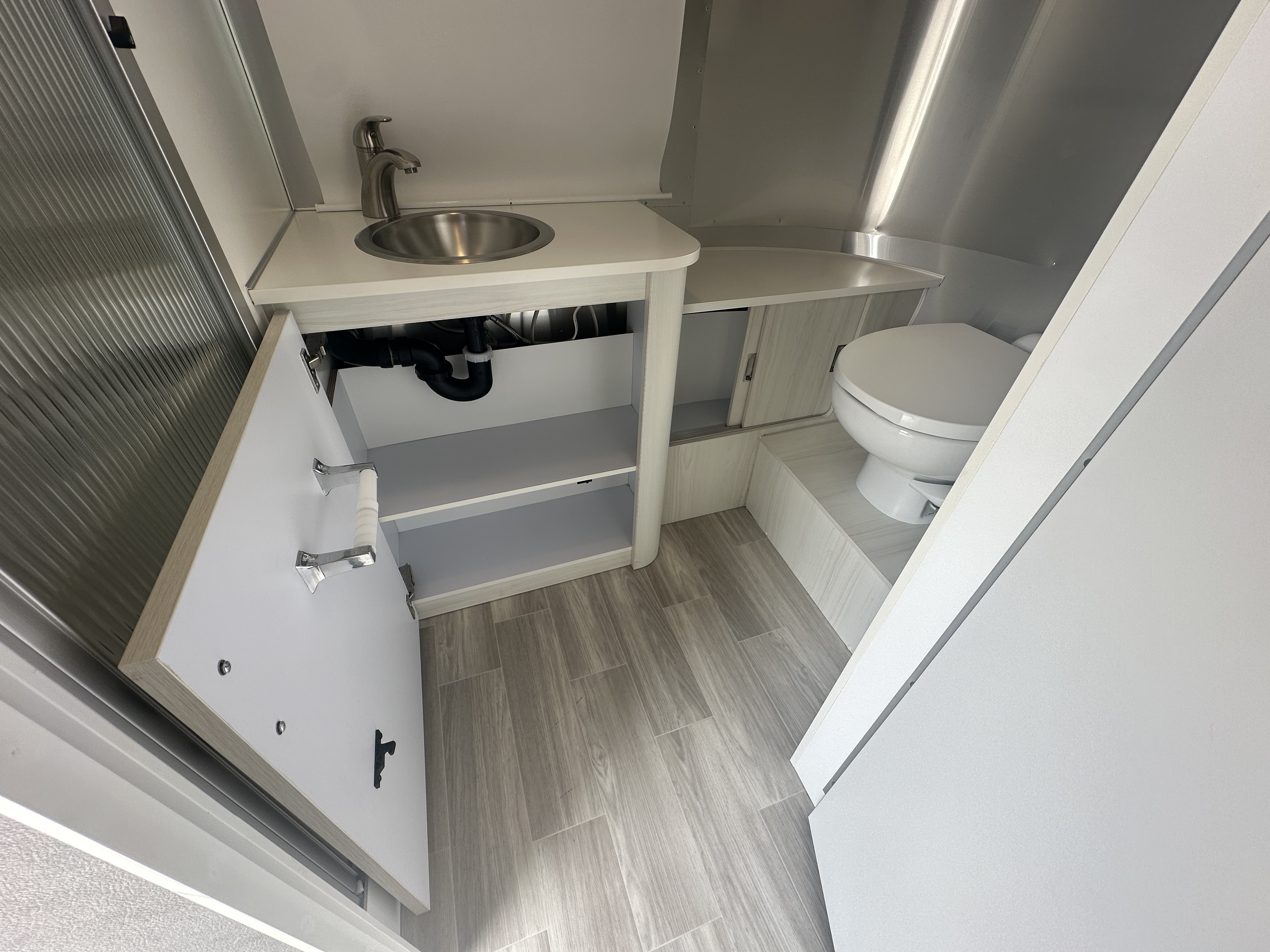 2024 Airstream Bambi 22FB - Image 25