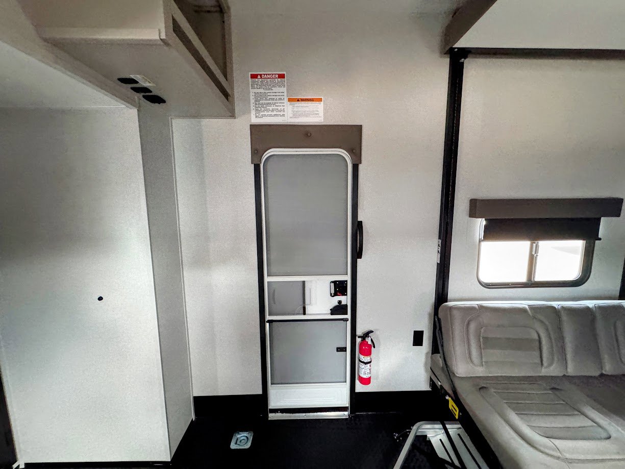 2026 JAYCO SEISMIC 413 - Image 22