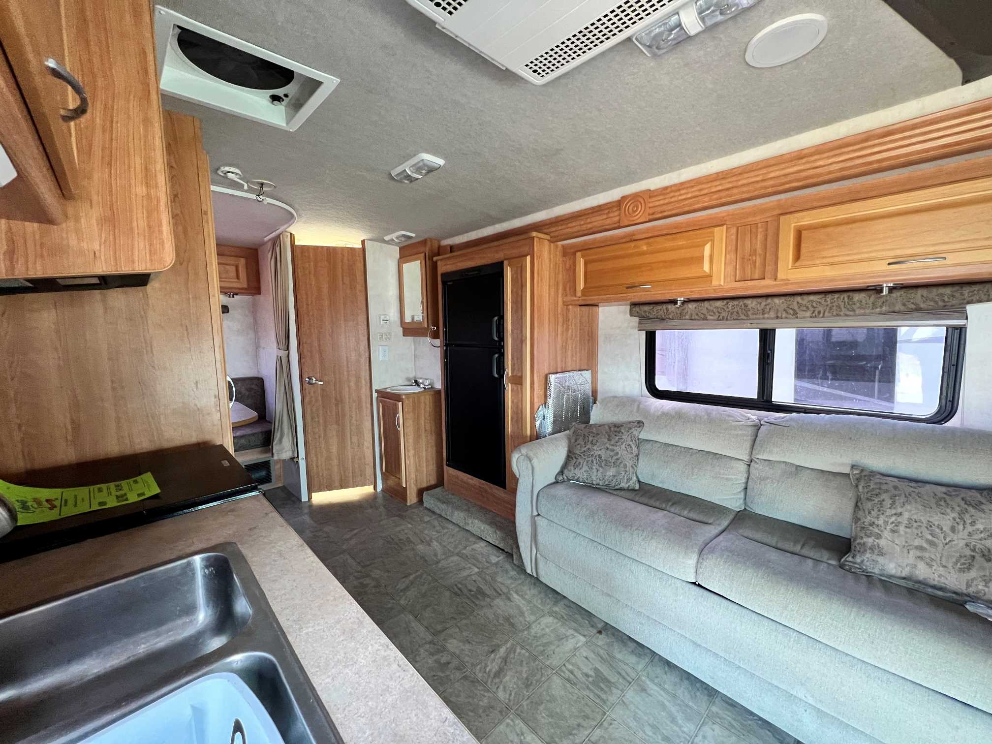 2010 Fleetwood Quest 24SL - Image 8