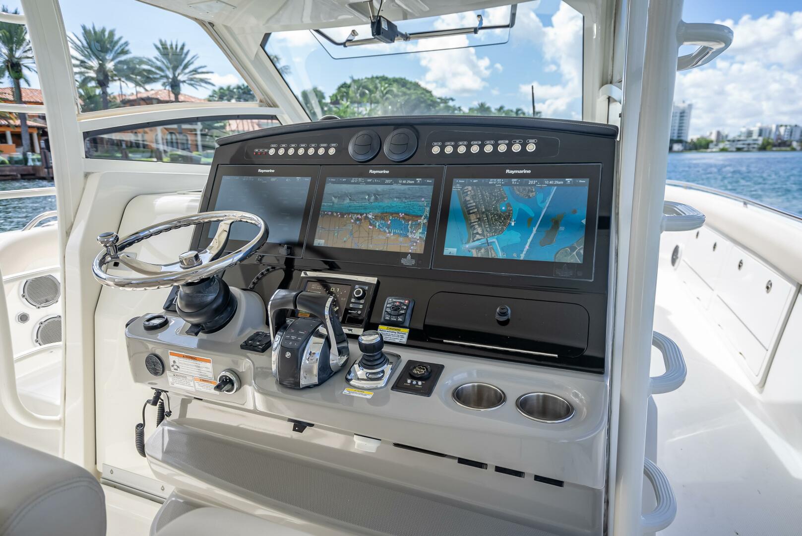 2016 Boston Whaler - Image 122