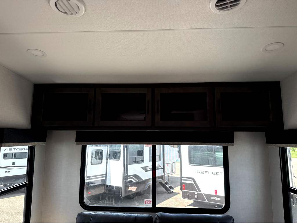 2026 VENTURE RV SPORTTREK 303VIK - Image 12
