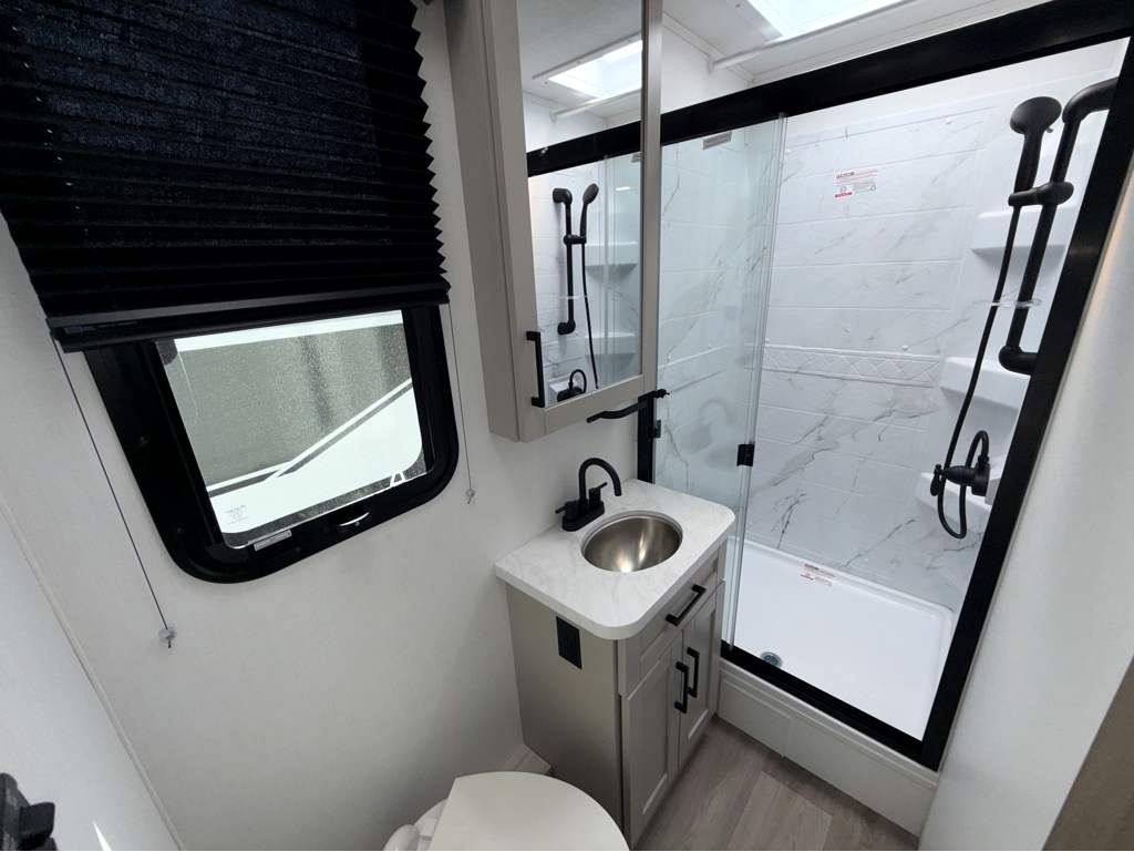 2027 ENTEGRA COACH ODYSSEY 24B - Image 32