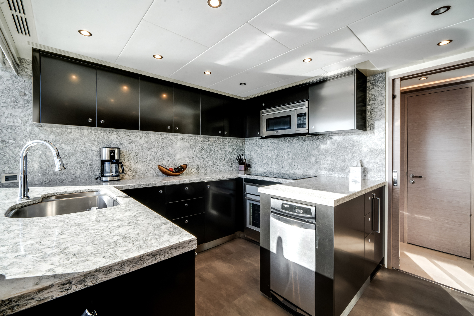 2022 Ocean Alexander 32L - Image 25