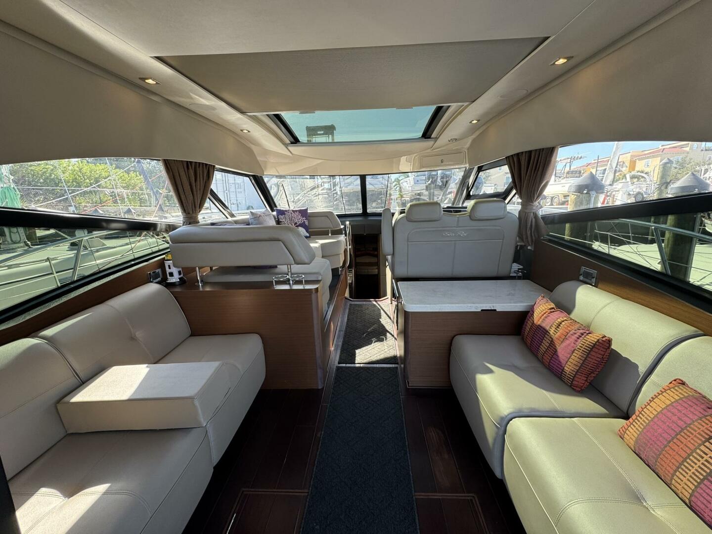 2016 Sea Ray 470 Sundancer - Image 3