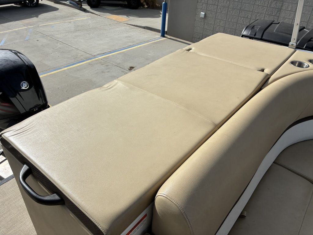 2015 Larson Escape 2200 RT - Image 24