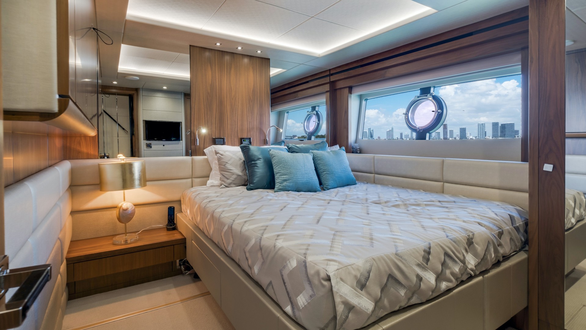 2018 Sunseeker 86 Yacht - Image 38