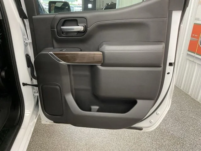 2021 Chevrolet Silverado 1500 Crew Cab RST 4WD - Image 22