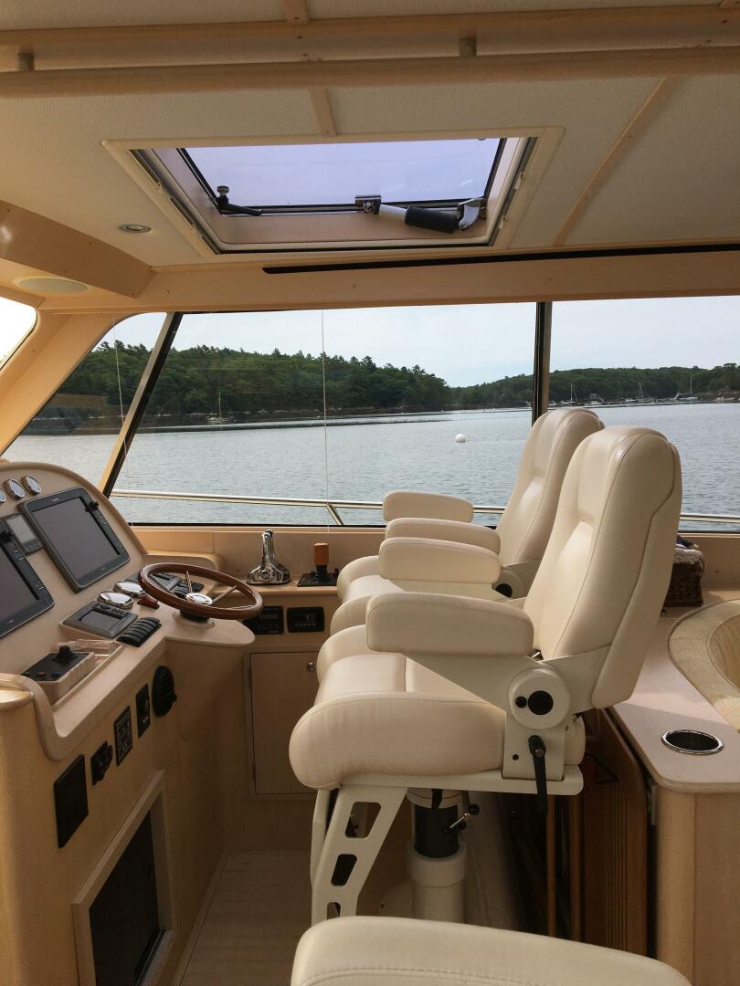 2013 Hinckley Talaria - Image 19