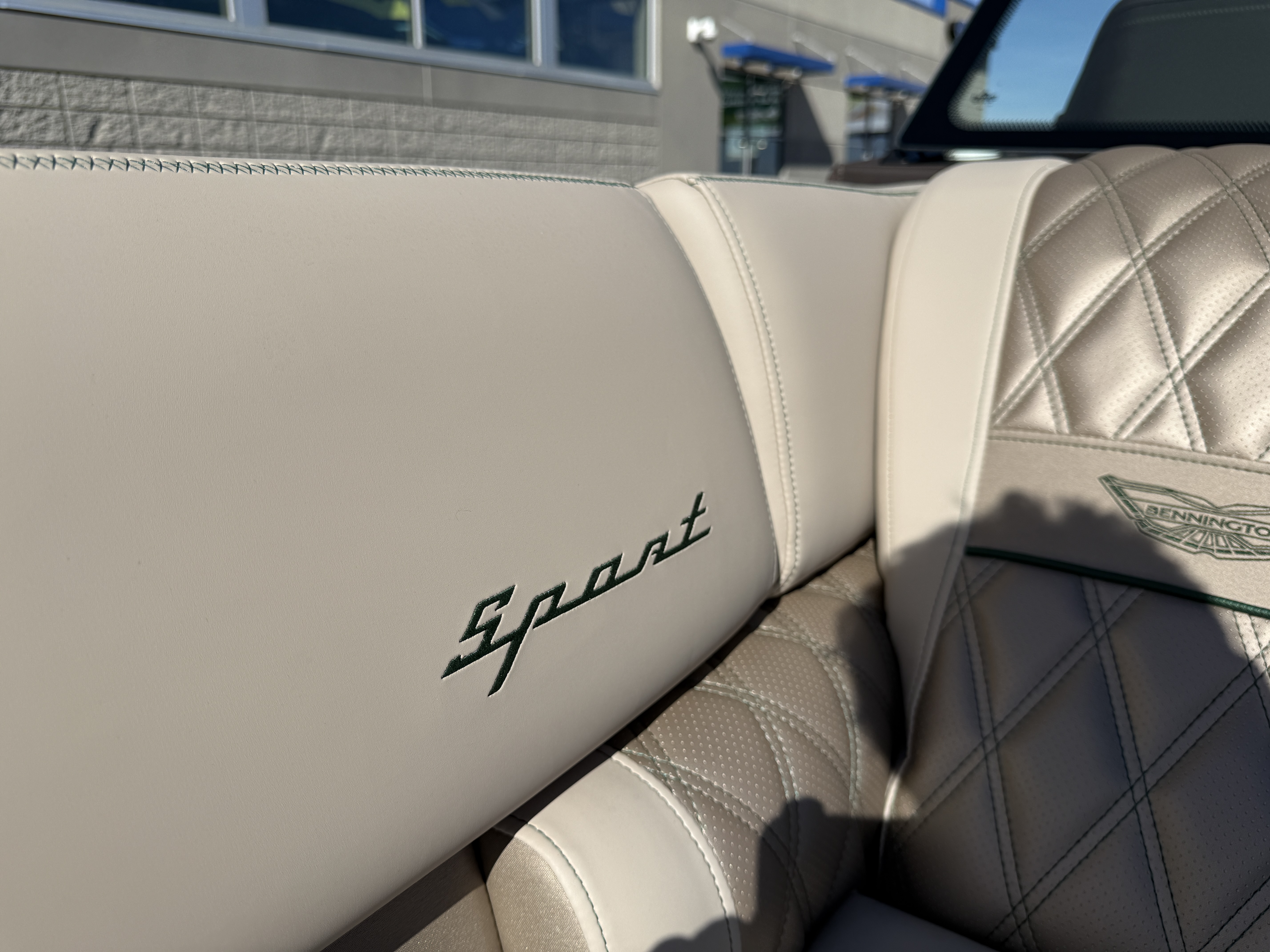 2026 Bennington 25QXSBA 425HP V10 Tritoon Pontoon - Image 74