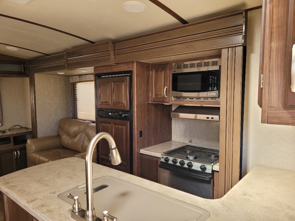 2016 Dutchmen Denali 287 RE - Image 6
