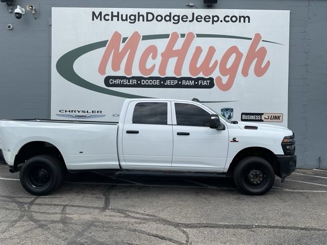 2025 Ram 3500 Tradesman 4x4 Crew Cab 8' Box - Image 4