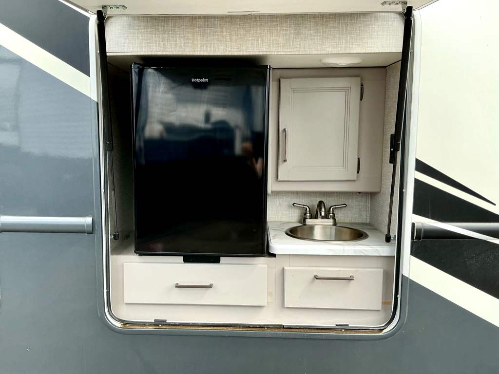 2023 THOR MOTOR COACH 34J - Image 10