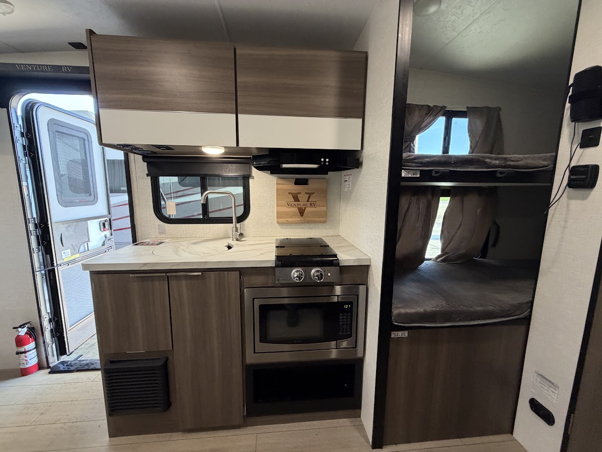 2025 VENTURE RV SONIC 169VUD - Image 13