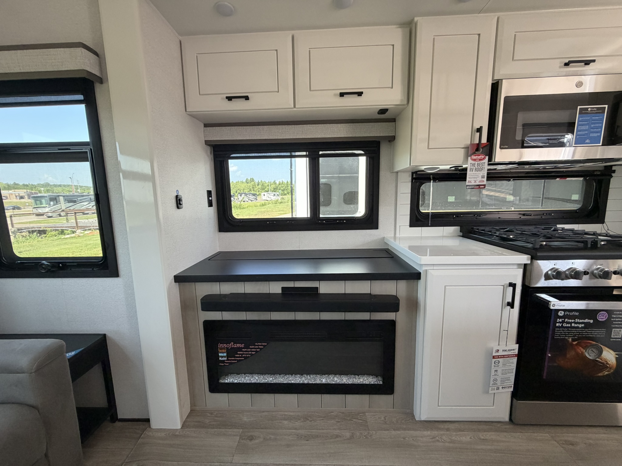 2027 JAYCO PINNACLE 32RLTS - Image 27
