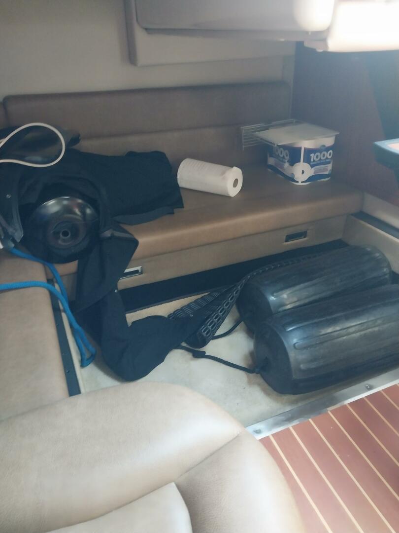 2011 Monterey 340 Sport Yacht - Image 17