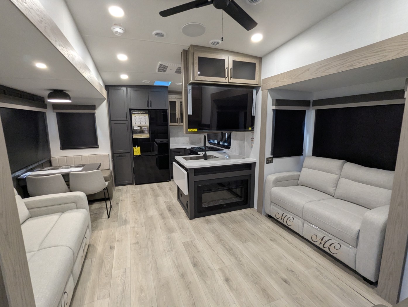 2026 Forest River Rockwood Signature R371RK - Image 17