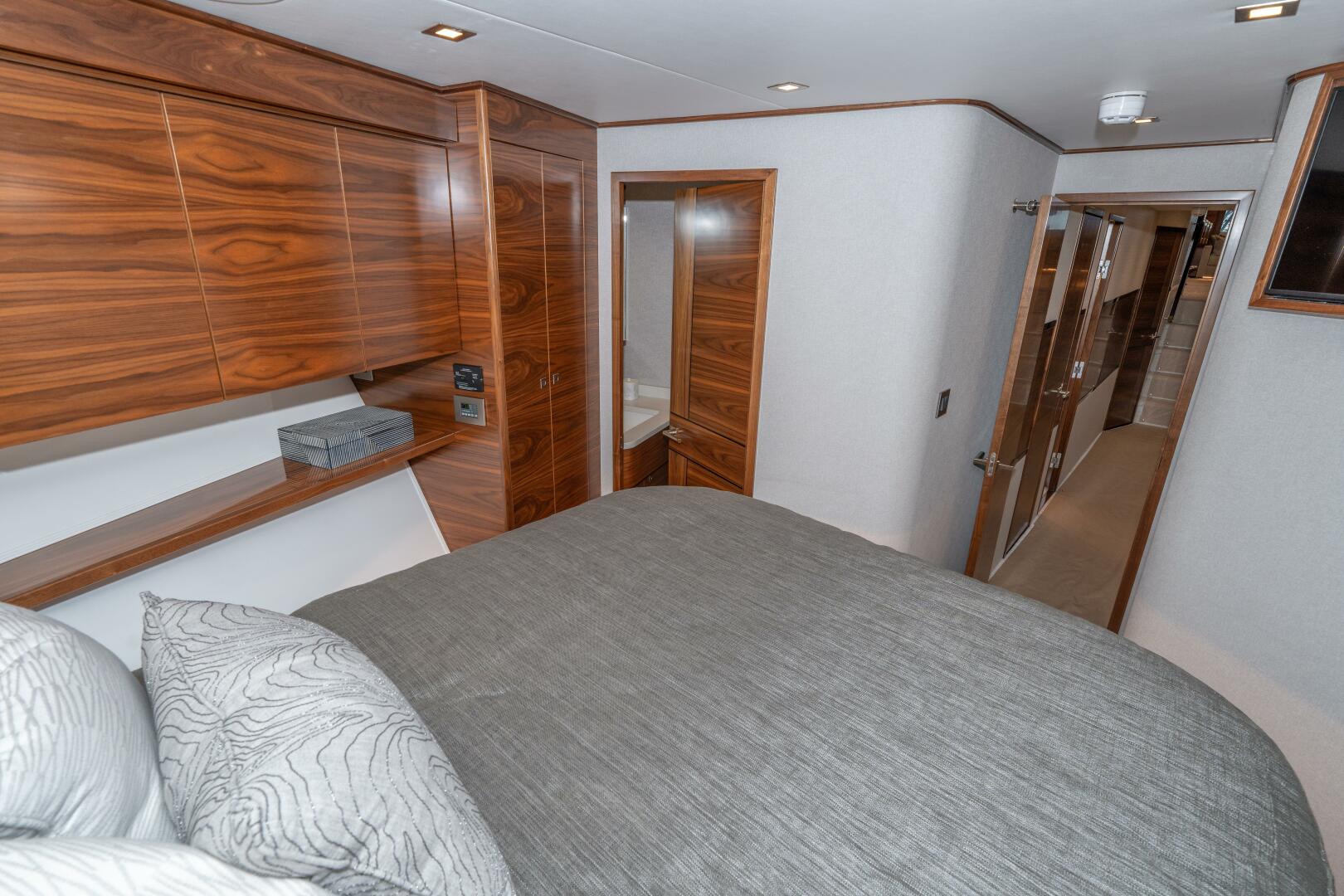 2025 Viking 90 Convertible - Image 53
