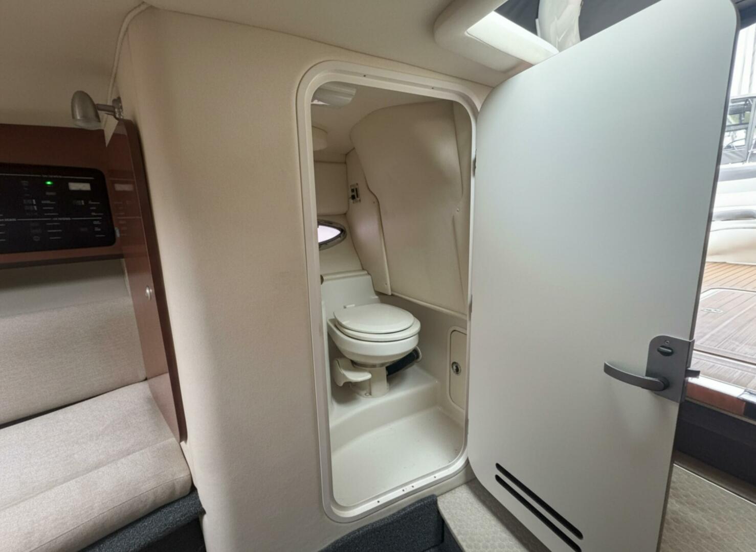 2007 Sea Ray 29SLX with cuddy cabin - Image 26