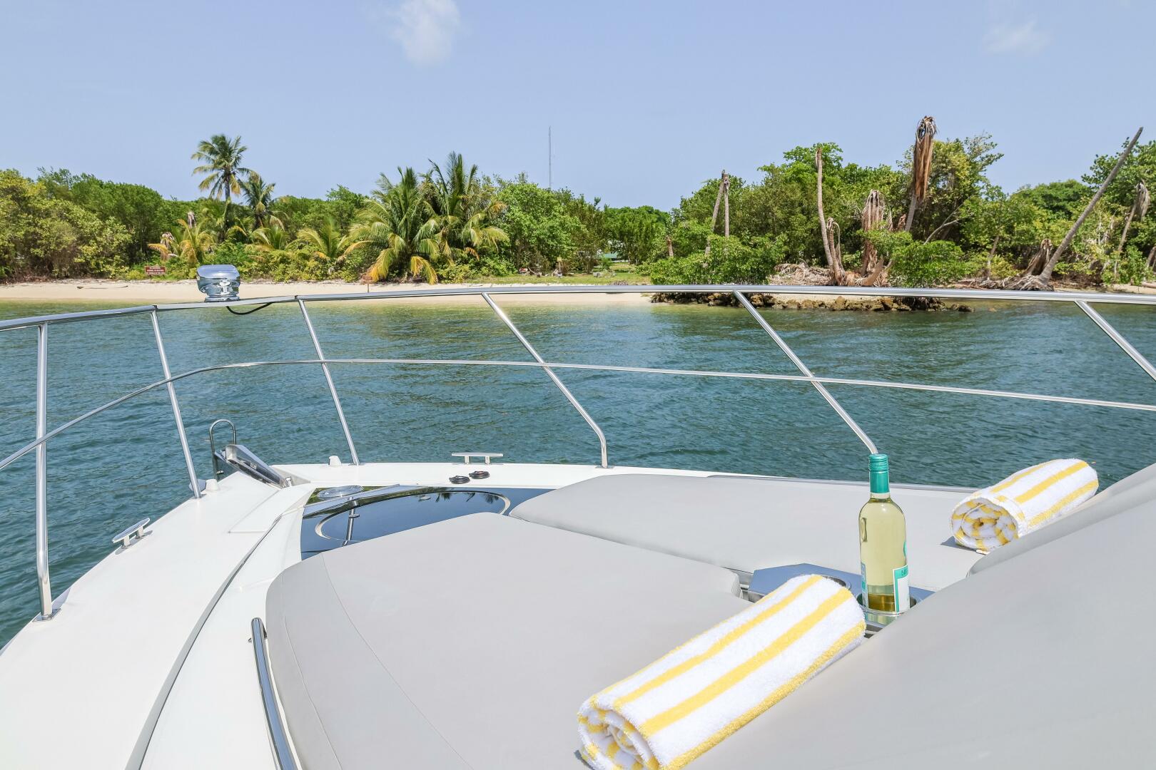 2014 Cruisers Yachts 45 Cantius - Image 43