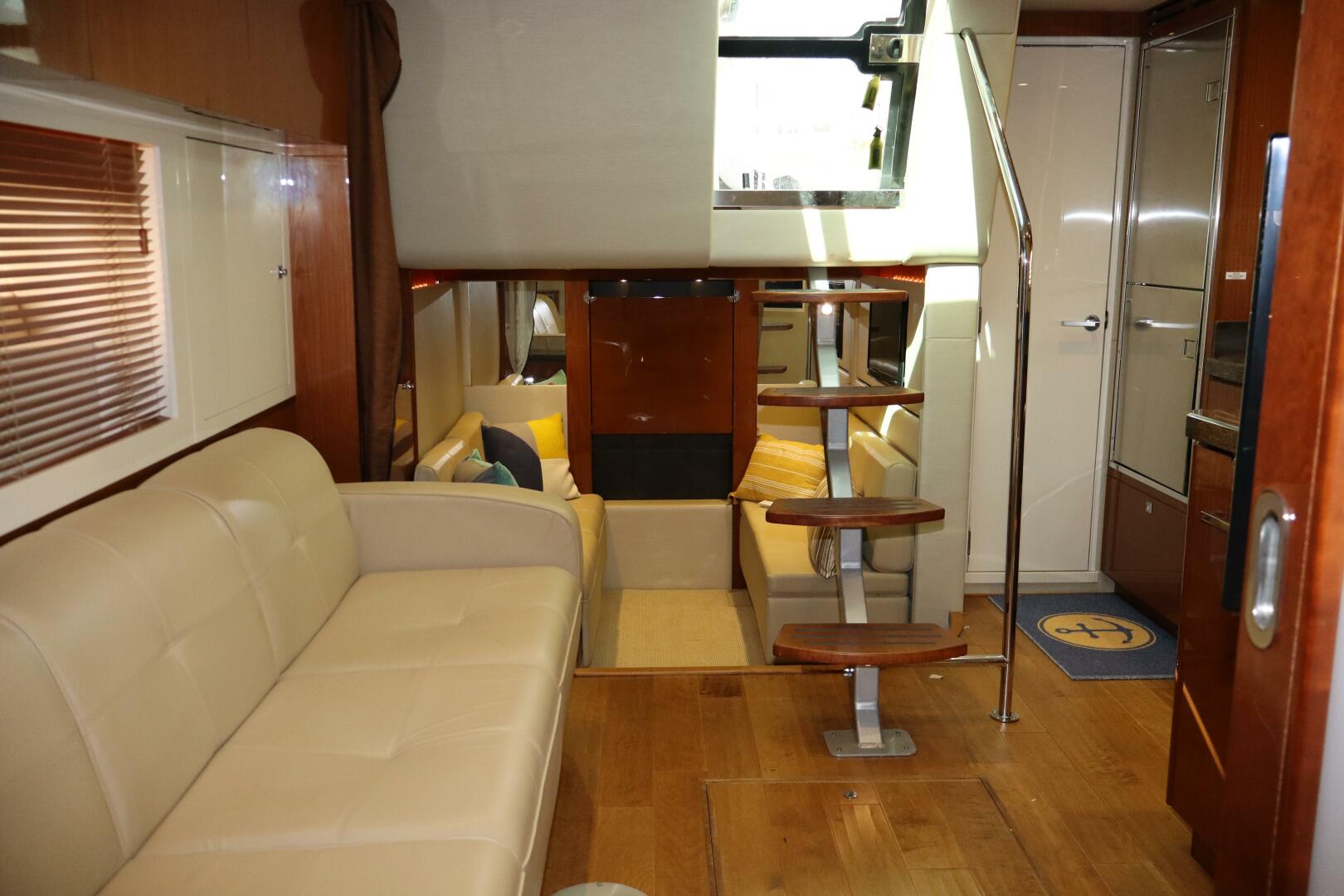 2015 Sea Ray 410 Sundancer - Image 4