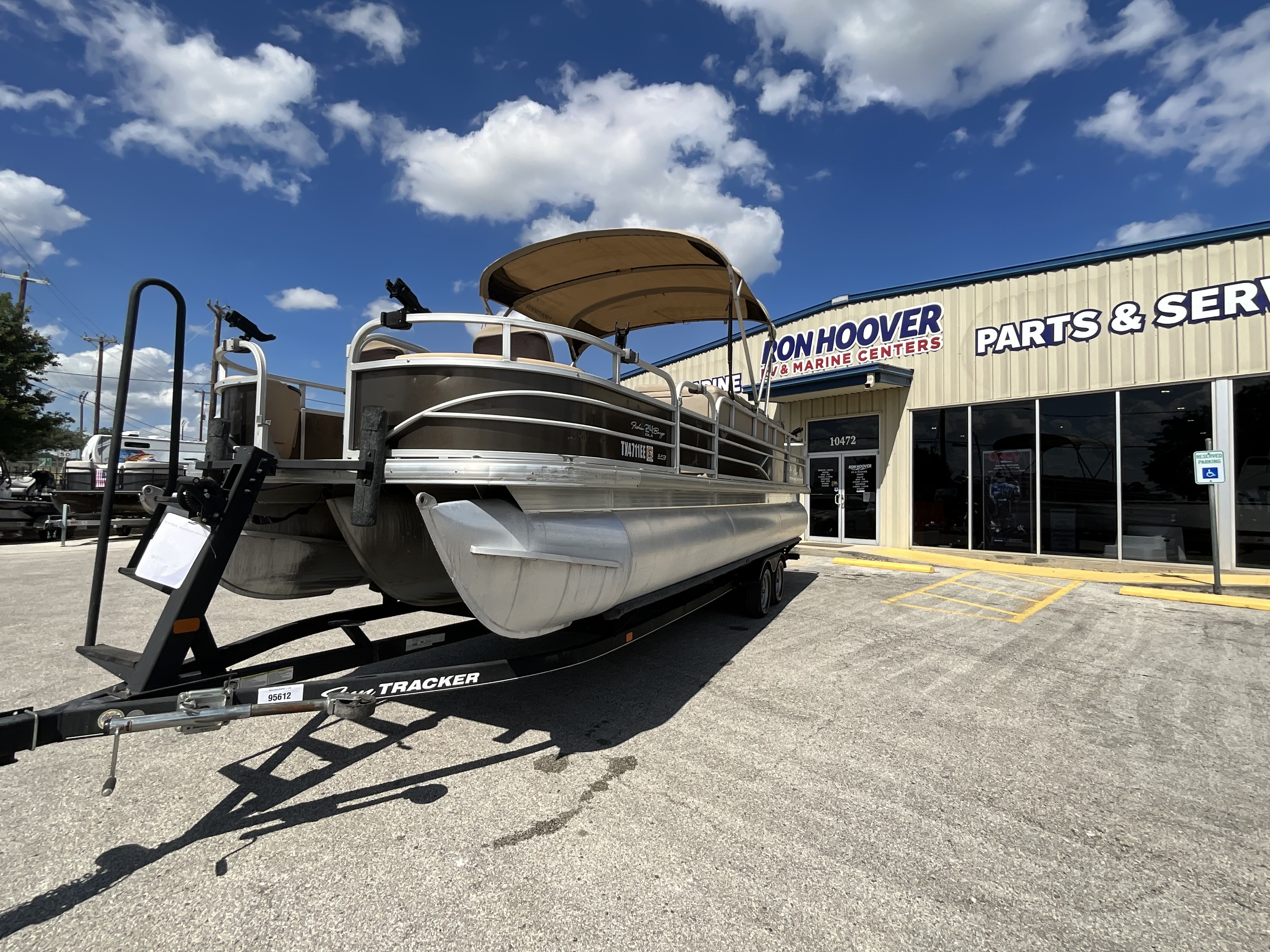 2018 TRACKER 2018 PARTY BARGE 24 XP3 - Image 2