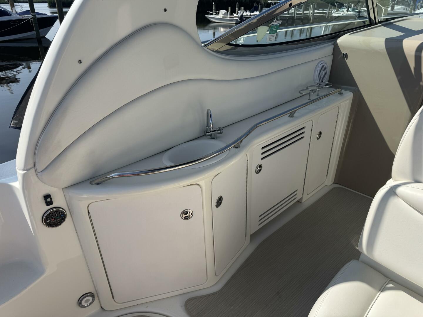 2002 Sea Ray 360 Sundancer - Image 13
