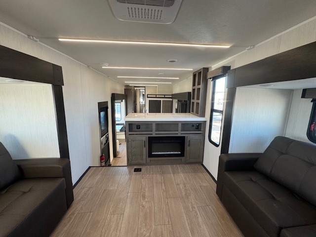 2026 CHEROKEE ARCTIC WOLF 3950 SUITE - Image 27