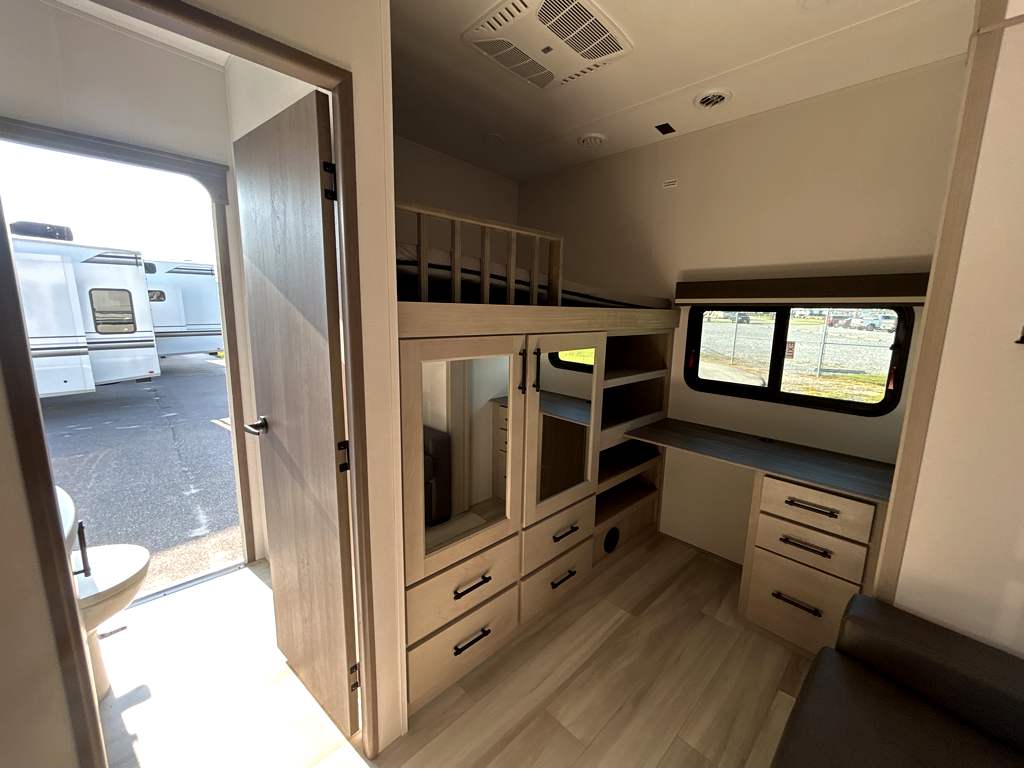 2026 GRAND DESIGN INFLUENCE 3704BH - Image 29