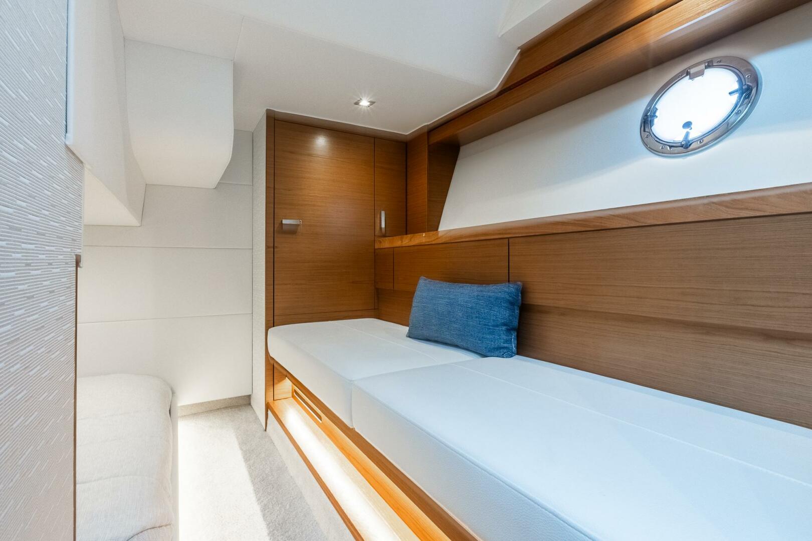 2022 Tiara Yachts 39 Coupe - Image 19