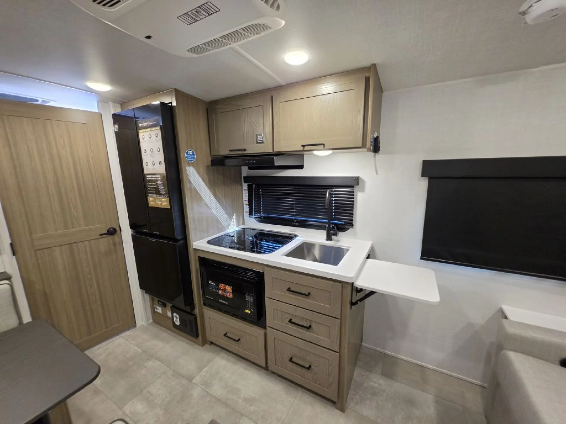 2027 FOREST RIVER ROCKWOOD GEO PRO 19FDT - Image 8