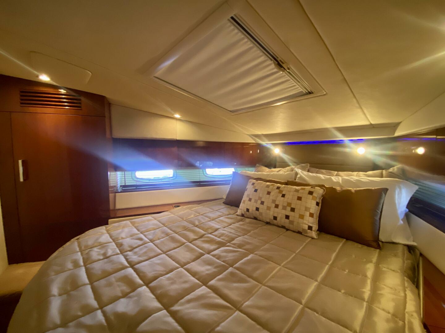 2010 Sea Ray 450 Sundancer - Image 60