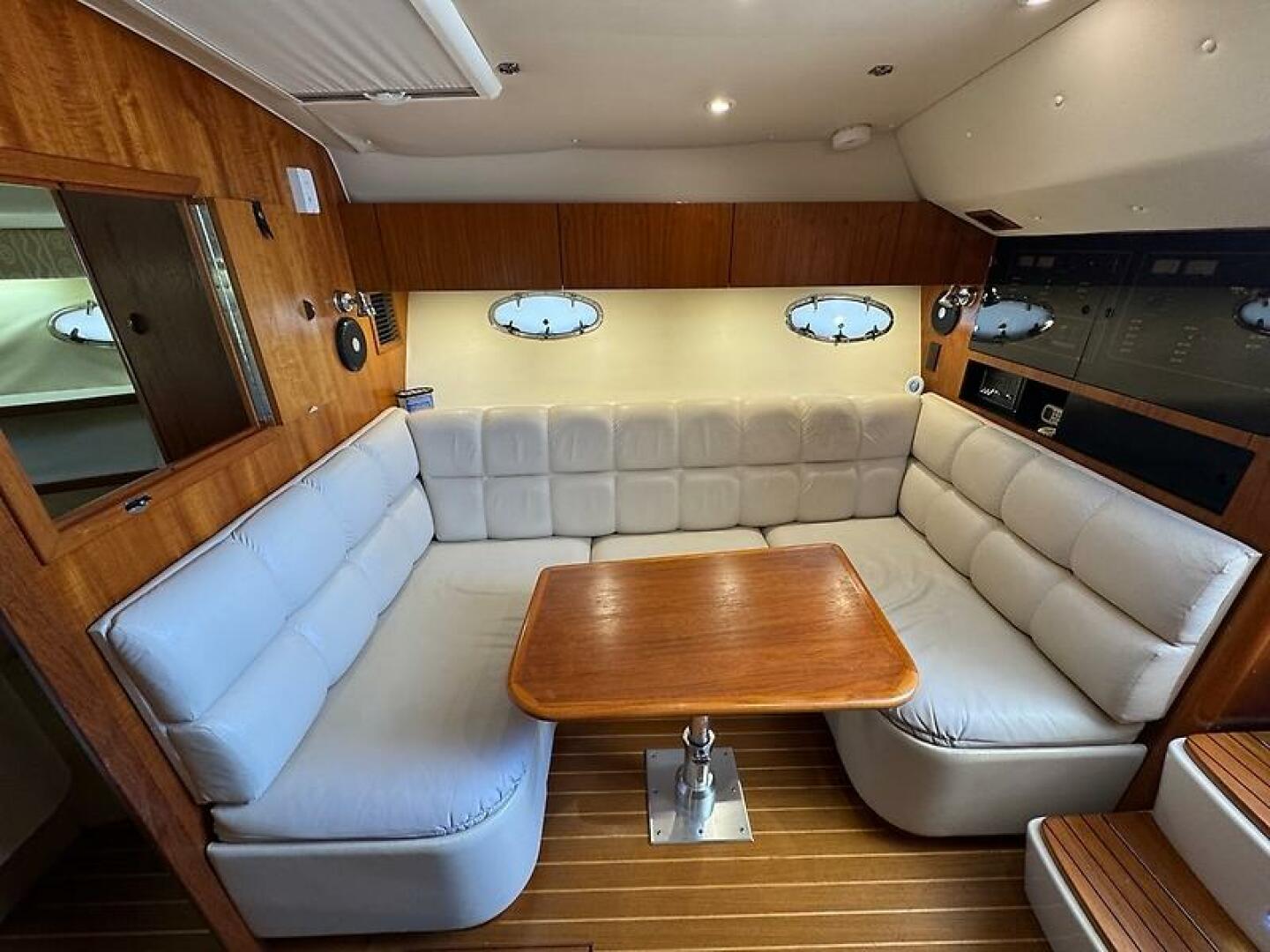 2000 Tiara Yachts 3500 Open - Image 25