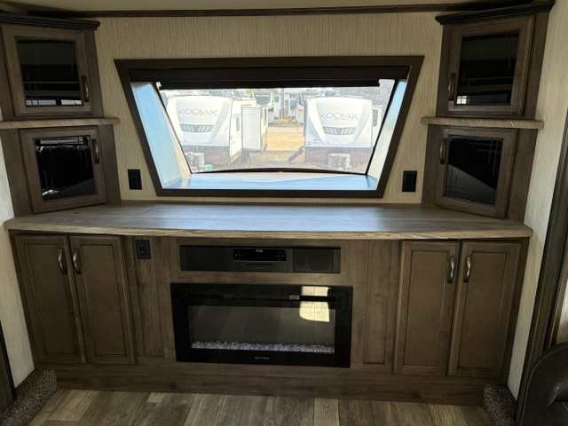 2022 Forest River Sandpiper Luxury 379FLOK - Image 9