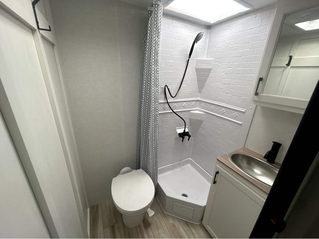2026 VENTURE RV SPORTTREK STINGER 222VUD - Image 31
