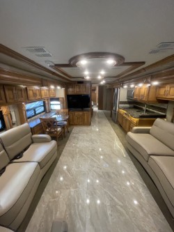 2016 AMERICAN COACH AMERICAN REVOLUTION 42T - Image 9