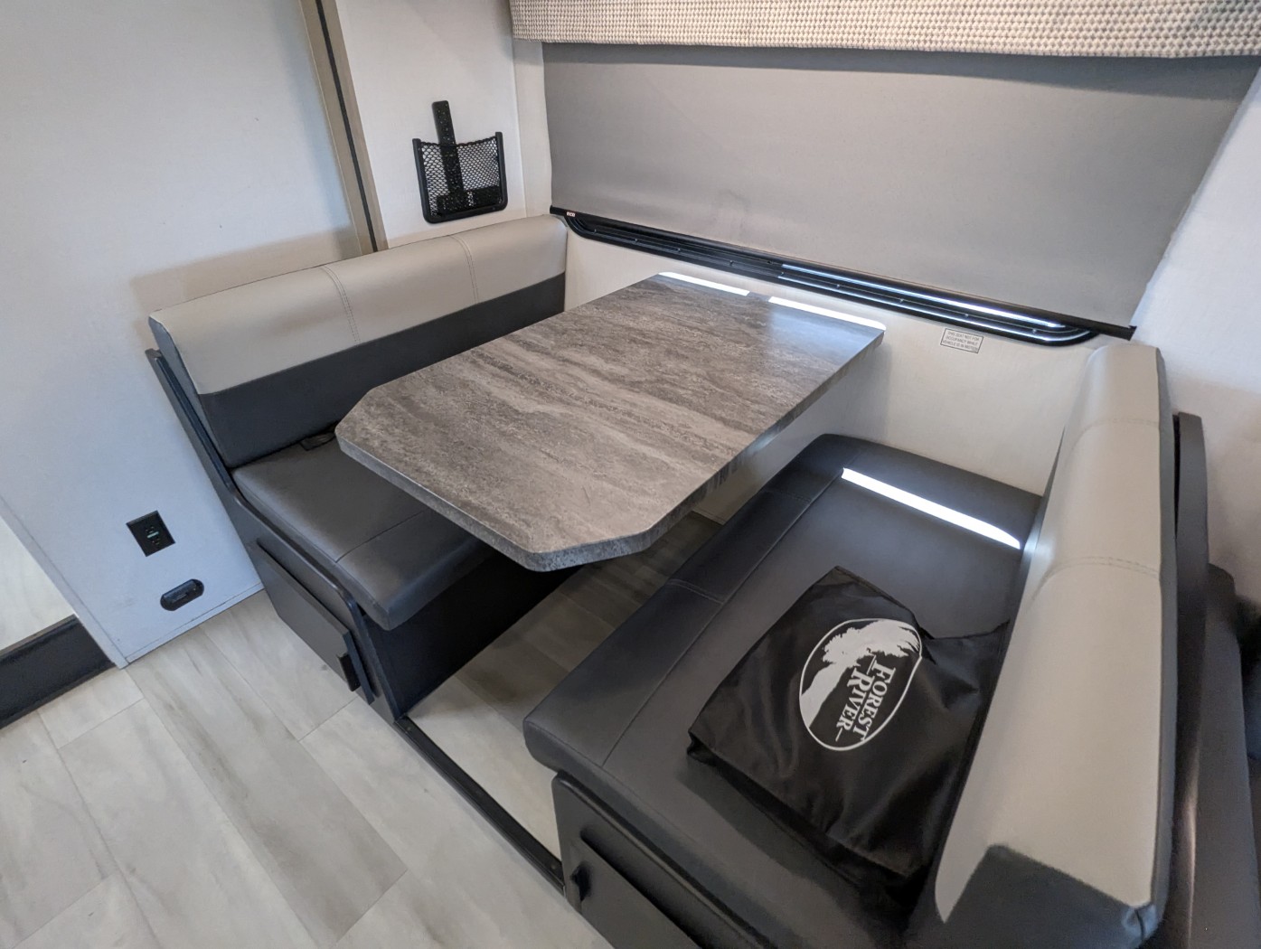 2025 Forest River Sunseeker LE 2850SLE - Image 12