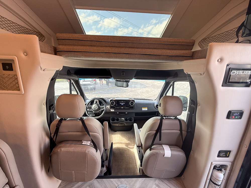 2025 THOR MOTORCOACH 24TT - Image 36