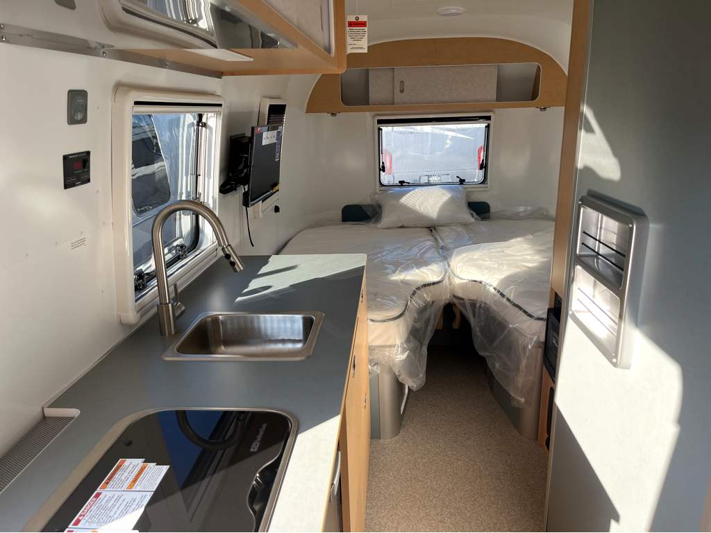 2026 AIRSTREAM WORLD TRAVELERUSA 22RB - Image 10