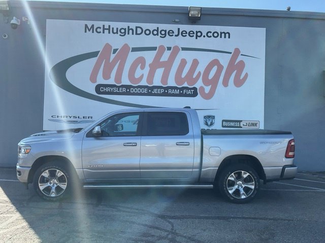 2023 Ram 1500 Pickup Crew Cab Laramie eTorque 4WD - Image 15